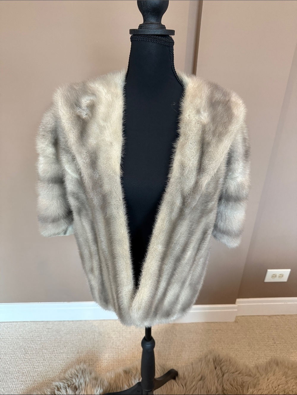 Luxury Cream Mink Short-Sleeve Sweater Jacket/Cape